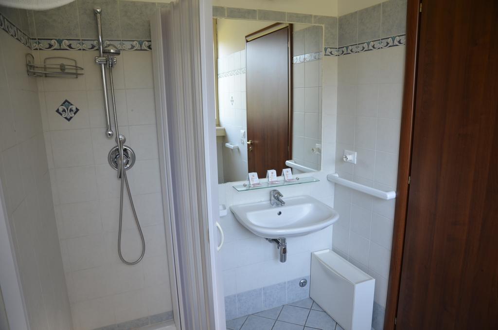 Casa Per Ferie Cardinal G. Guarino Bed & Breakfast Rome Bilik gambar