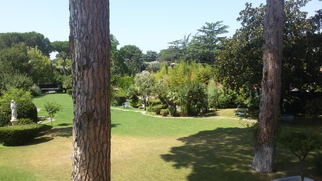 Casa Per Ferie Cardinal G. Guarino Bed & Breakfast Rome Luaran gambar