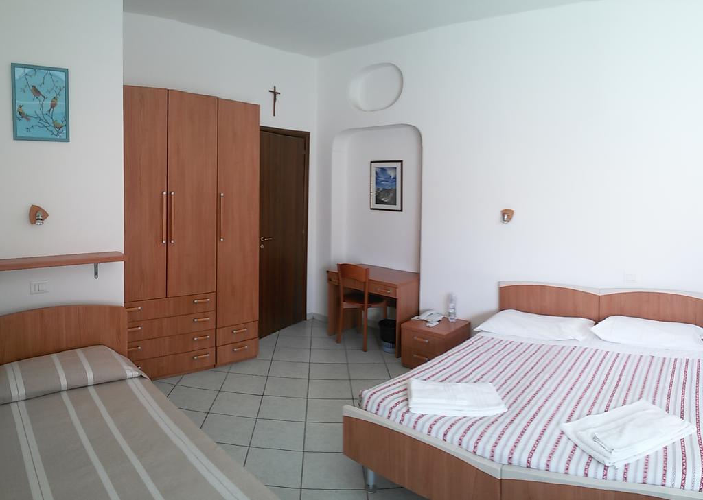 Casa Per Ferie Cardinal G. Guarino Bed & Breakfast Rome Luaran gambar
